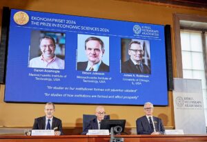 Årets ekonomipristagare: Daron Acemoglu, Simon Johnson och James Robinson Foto: Patrik Lundin